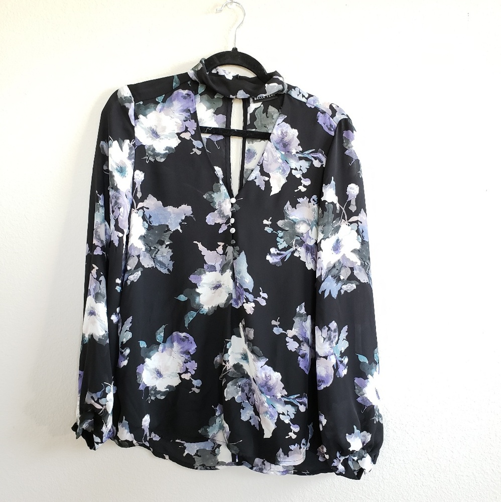 Long sleeve flowery top